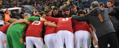 roma-huddle490