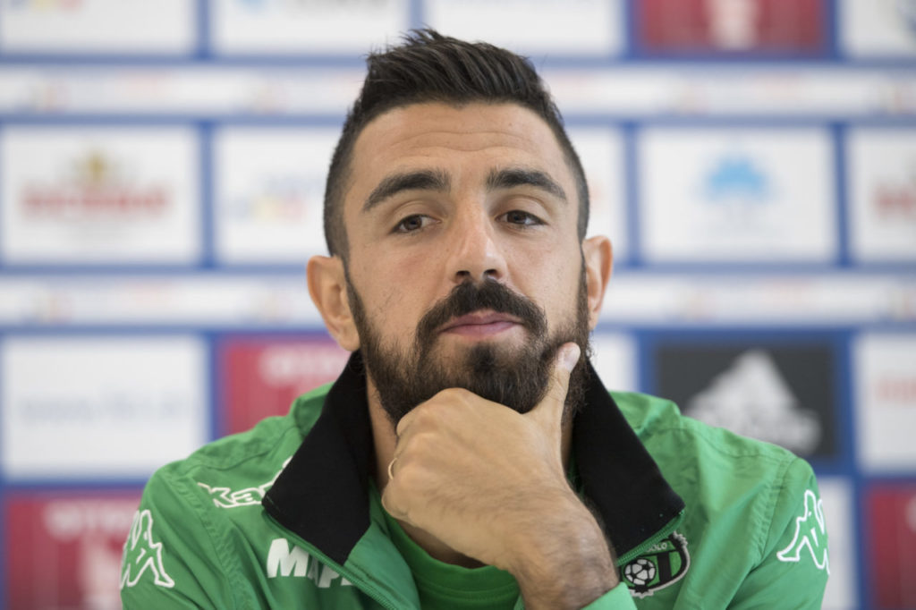 epa05443811 Captain of Italy's US Sassuolo Calcio Francesco Magnanelli speaks at a press conference in the swissporarena stadium in Lucerne, Switzerland, on Wednesday, July 27, 2016. Italy's US Sassuolo Calcio is scheduled to play against Switzerland's FC Luzern in an UEFA Europa League play-off match on Thursday, July 28, 2016. EPA/URS FLUEELER