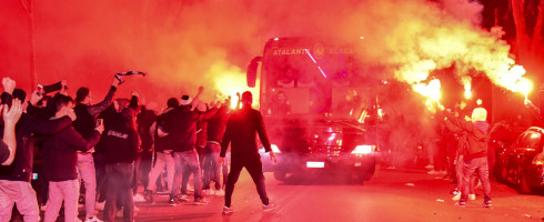 Atalanta-2102-bus-flares-RealMadrid-epa