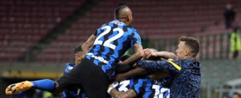 Inter-2020-group-celebration