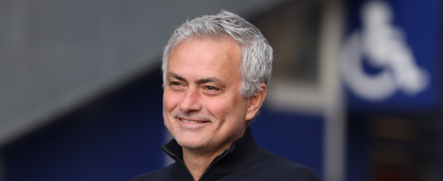 Mourinho-2104-smiles-epa