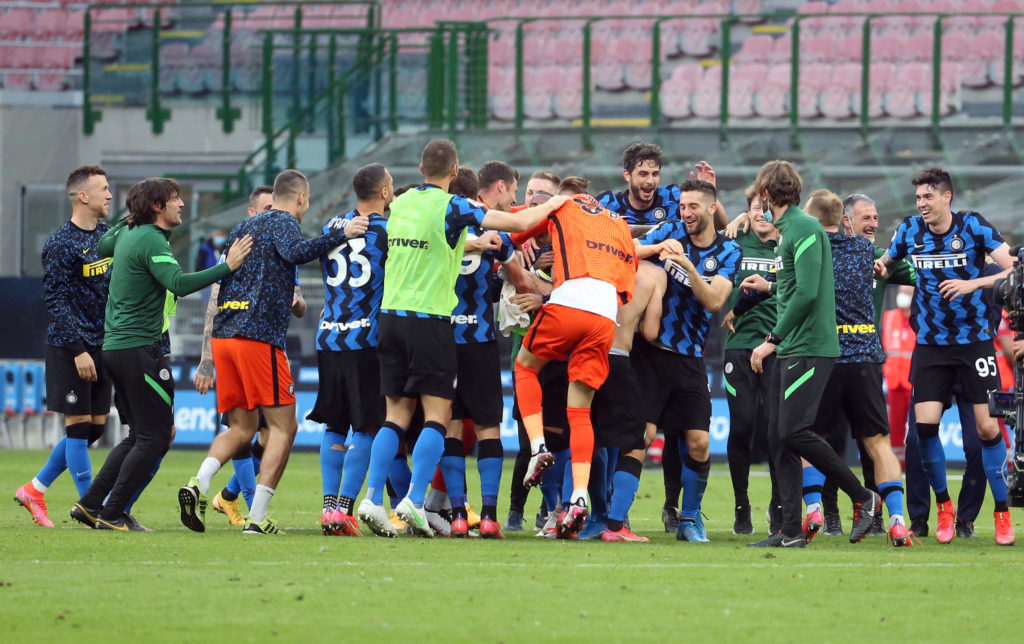 Inter players celebrate after defeating Sampdoria