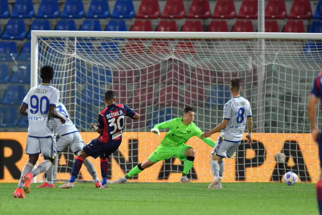 Junior Mesias scores for Crotone against Verona