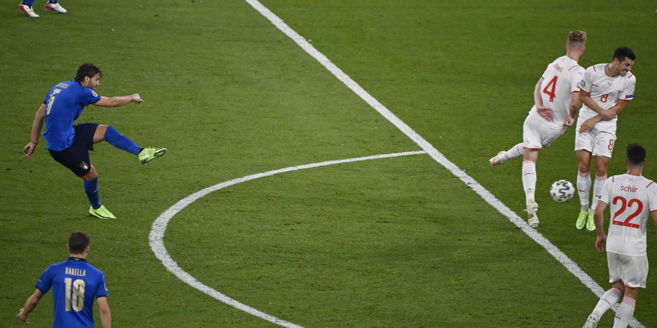 Manuel Locatelli scores for Italy in Euro 2020