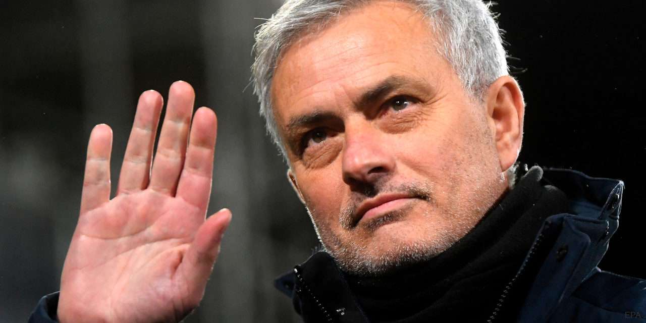 Jose Mourinho waves