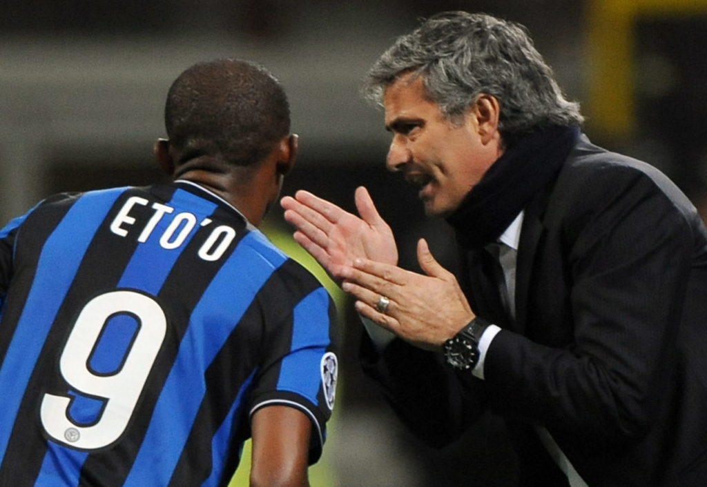 José Mourinho talks to Samuel Eto'o during an Inter Champions League clash in 2010