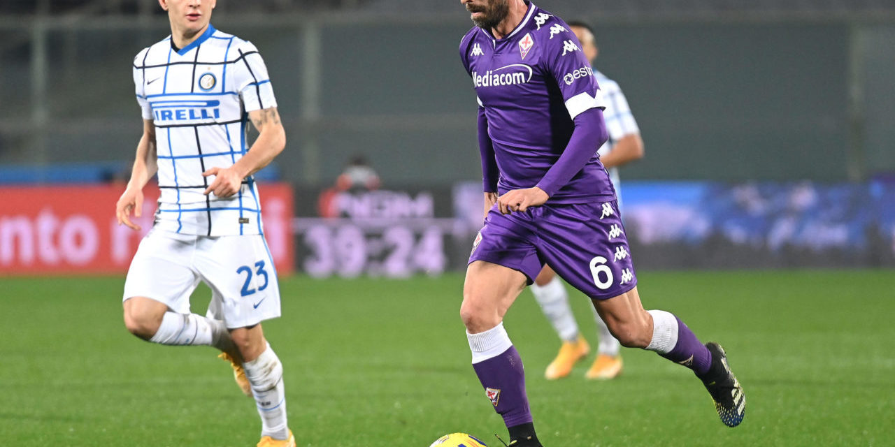 Fiorentina's midfielder Borja Valero (R) in action against Nicolò Barella in Fiorentina vs. Inter