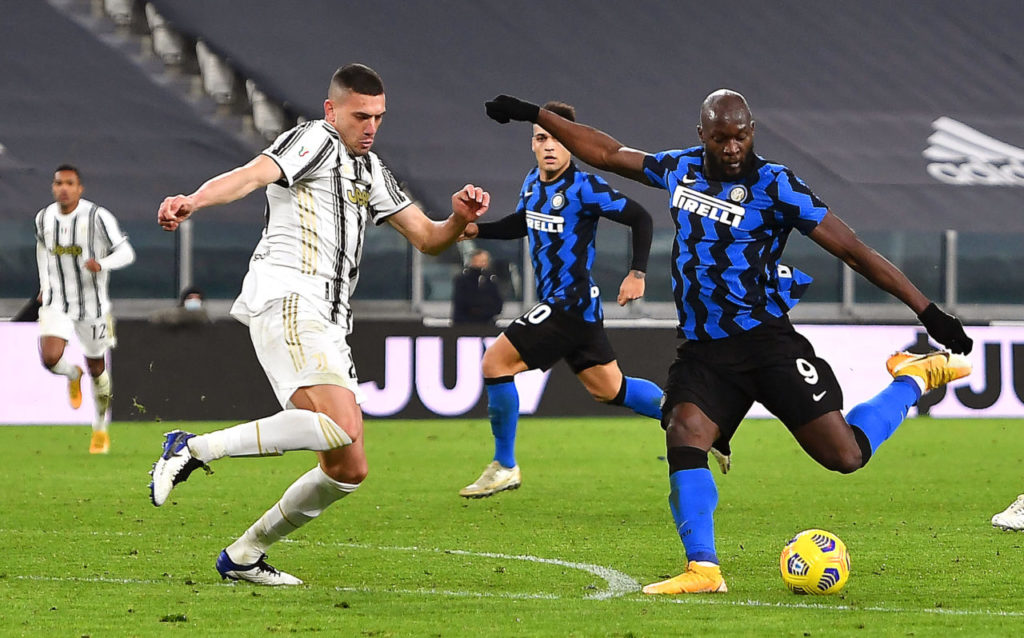 epa08999742 Inter's Romelu Lukaku (R) in action against Juventus' Merih Demiral (L) during the Italian Cup semi final, second leg soccer match between Juventus FC and Inter Milan in Turin, Italy, 09 February 2021. EPA-EFE/ALESSANDRO DI MARCO