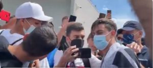 Juventus fans welcome Paulo Dybala in the first day of the 2021-22 campaign.