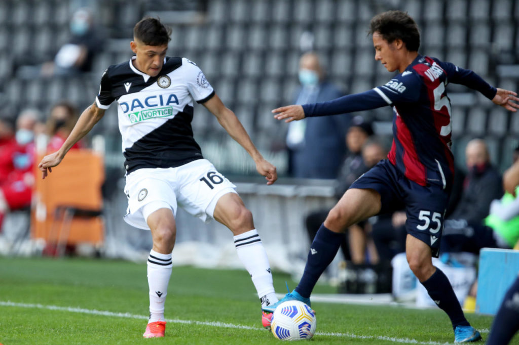 Udinese's Nahuel Molina (L) and Bologna's Emanuel Vignato in action
