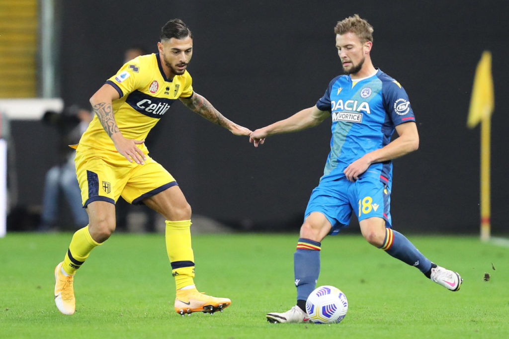 epa08755741 Udinese's Hidde Ter Avest (R) and Parma?s Giuseppe Pezzella in action during the Italian Serie A soccer match Udinese Calcio vs Parma Calcio at the Friuli - Dacia Arena stadium in Udine, Italy, 18 October 2020. EPA-EFE/GABRIELE MENIS