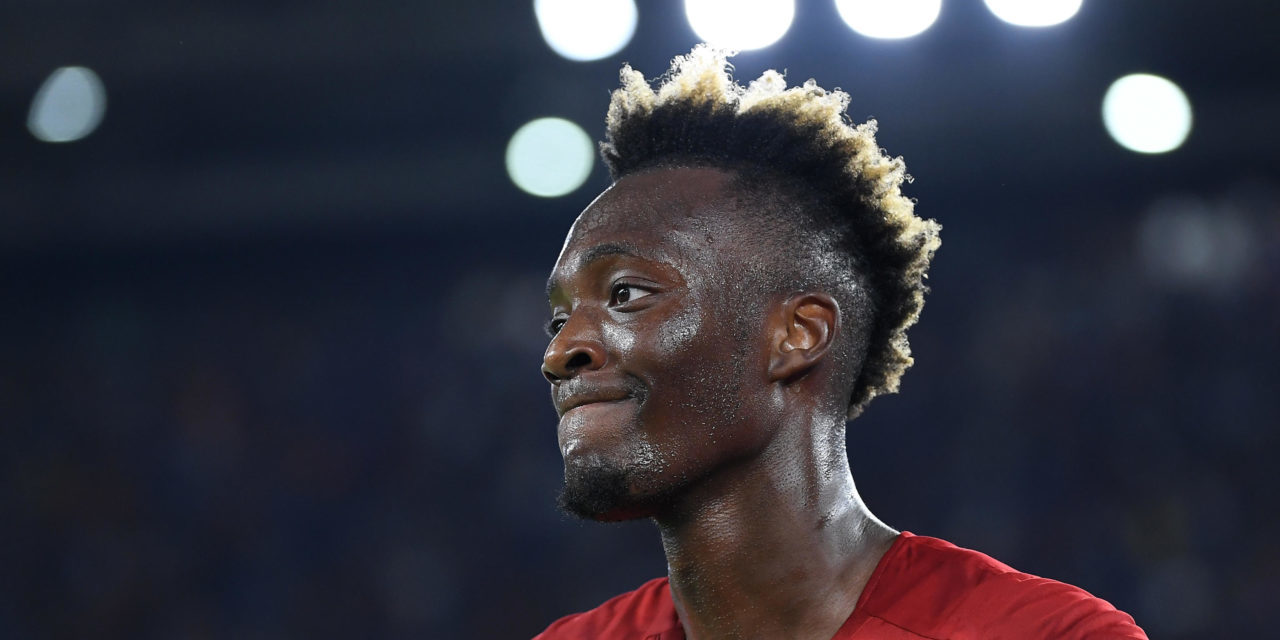 epa09425437 AS Roma's Tammy Abraham reacts during the Italian Serie A soccer match between AS Roma and ACF Fiorentina at the Olimpico stadium in Rome, Italy, 22 August 2021. EPA-EFE/ETTORE FERRARI
