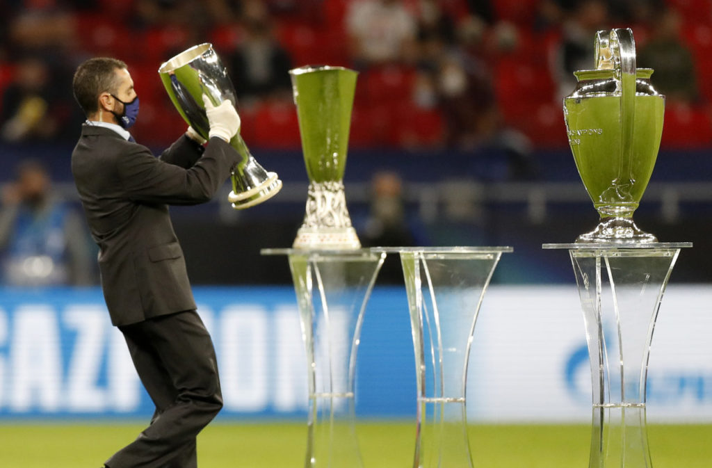 epa08694556 The European Super Cup trophy is presented between the Europa League and the Champions League trophy prior to the UEFA Super Cup final between Bayern Munich and Sevilla at the Puskas Arena in Budapest, Hungary, 24 September 2020. EPA-EFE/Laszlo Balogh / POOL