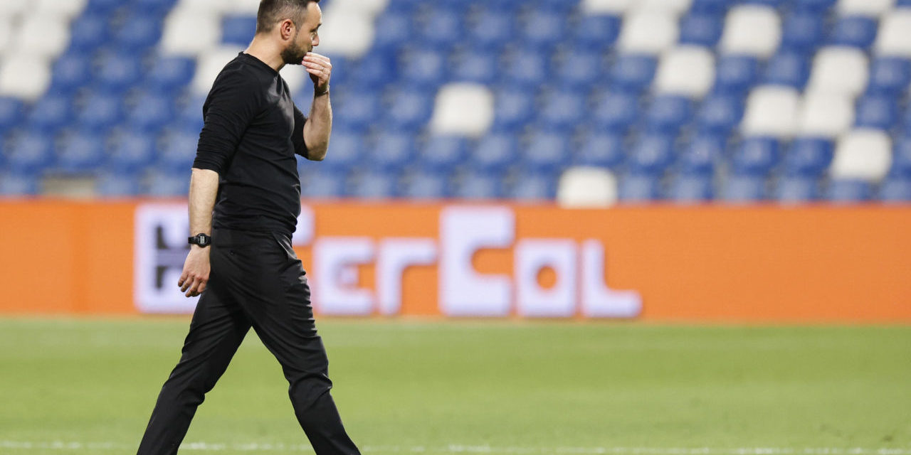 epa09224337 Sassuolo's coach Roberto De Zerbi reacts at the end of the Italian Serie A soccer match US Sassuolo vs SS Lazio at Mapei Stadium in Reggio Emilia, Italy, 23 May 2021. EPA-EFE/SERENA CAMPANINI