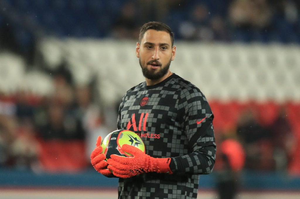 epa09488349 Paris Saint Germain's goalkeeper Gianluigi Donnarumma warms up for the French Ligue 1 soccer match between PSG and Montpellier at the Parc des Princes stadium in Paris, France, 25 September 2021. EPA-EFE/CHRISTOPHE PETIT TESSON