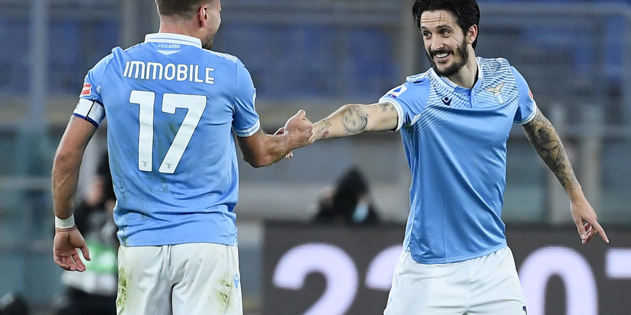 epa08940502 SS Lazio's Luis Alberto (R) celebrates with his teammate Ciro Immobile after scoring the 3-0 goal during the Italian Serie A soccer match between SS Lazio and AS Roma in Rome, Italy, 15 January 2021. EPA-EFE/ETTORE FERRARI
