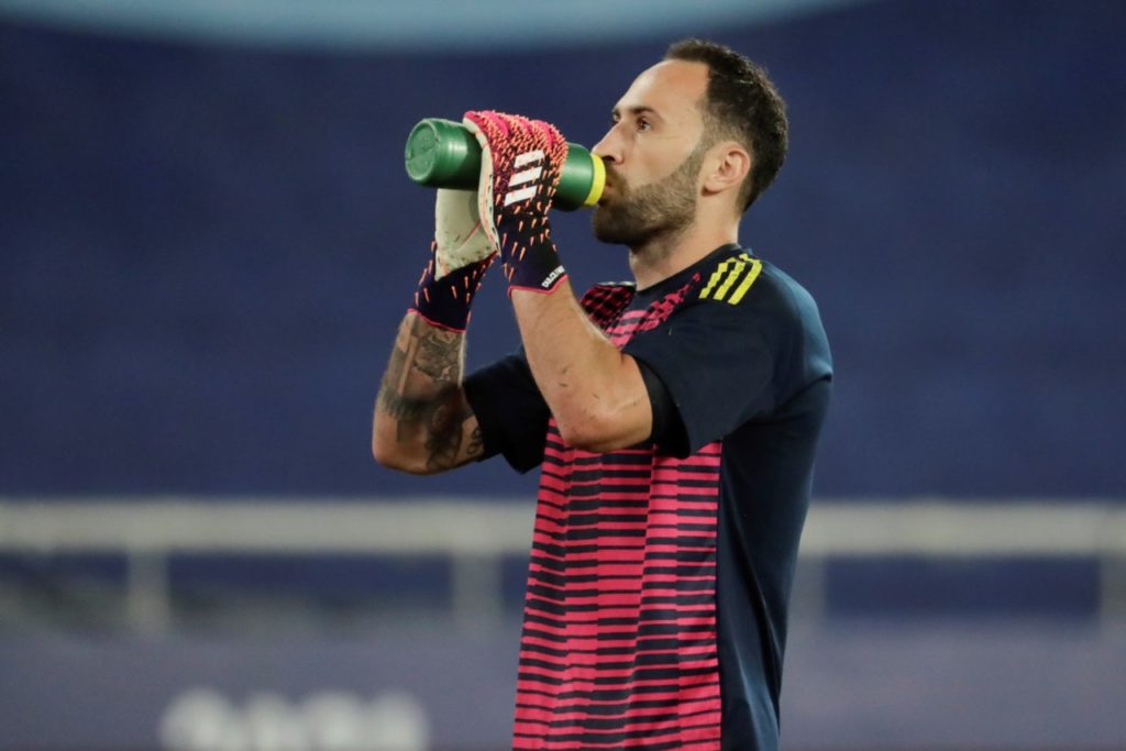 epa09297696 Colombia's goalkeeper David Ospina warms up prior to the Copa America 2021 group B soccer match between Brazil and Colombia at the Nilton Santos Olympic Stadium in Rio de Janeiro, Brazil, 23 June 2021. EPA-EFE/ANTONIO LACERDA