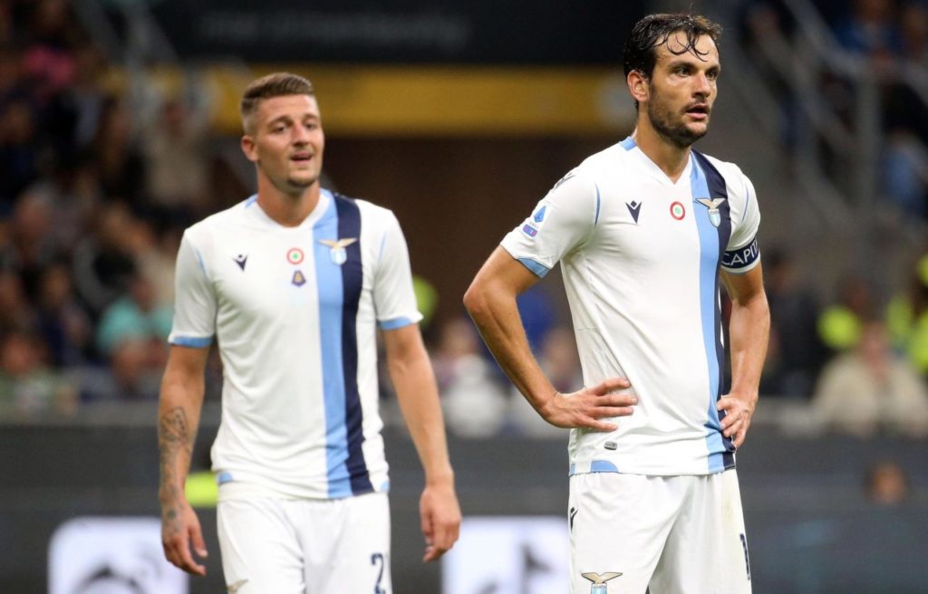 epa07869549 Lazio players Sergej Milinkovic-Savic (L) and Marco Parolo during the Italian Serie A soccer match between FC Inter and SS Lazio at Giuseppe Meazza stadium in Milan, Italy, 25 September 2019. EPA-EFE/MATTEO BAZZI