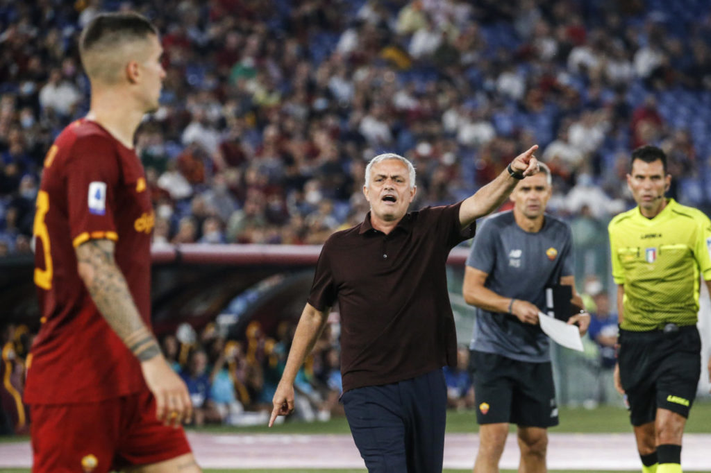 epa09464330 Roma's head coach Jose Mourinho (C) reacts during the Italian Serie A soccer match between AS Roma and US Sassuolo Calcio at the Olimpico stadium in Rome, Italy, 12 September 2021. EPA-EFE/FABIO FRUSTACI