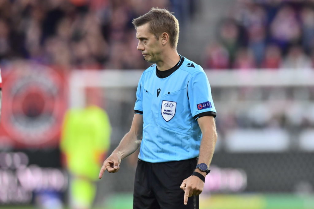 epa09408699 Referee Clement Turpin from France, during the UEFA Champions League qualifier between FC Midtjylland and PSV Eindhoven at MCH Arena in Herning, Denmark, 10 August 2021. EPA-EFE/Bo Amstrup DENMARK OUT