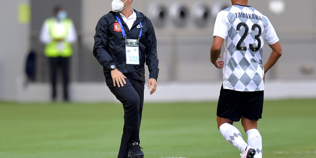 epa08840598 Evergrande head coach Fabio Cannavaro (L) during the AFC Champions League group G match between Guangzhou Evergrande and Vissel Kobe at the Khalifa International Stadium in Doha, Qatar, 25 November 2020. EPA-EFE/Noushad Thekkayil