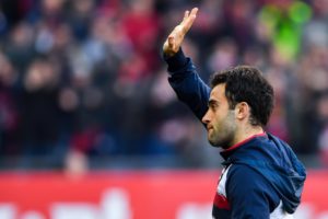 epa06403992 Genoa's forward Giuseppe Rossi greets supporters before the Italian Serie A soccer match Genoa Cfc vs Benevento Calcio at Luigi Ferraris Stadium in Genoa, Italy, 23 December 2017. EPA-EFE/SIMONE ARVEDA