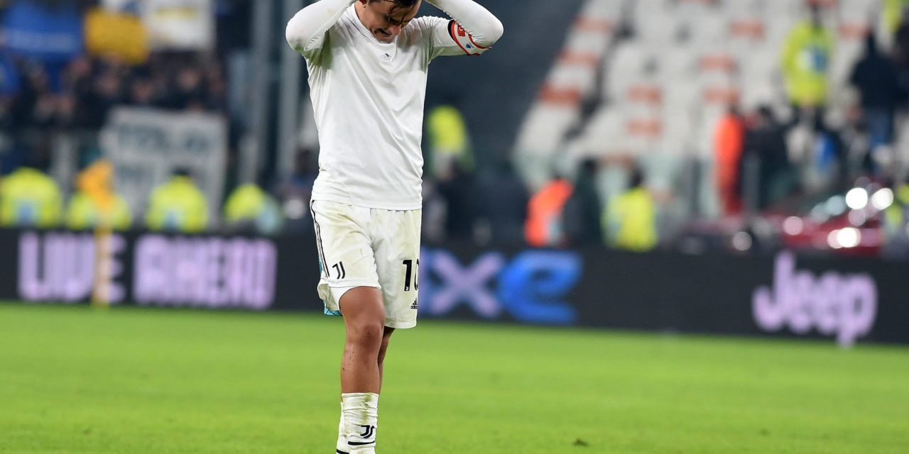 epa09607843 Juventus' Paulo Dybala shows his dejection at the end of the Italian Serie A soccer match Juventus FC vs Atalanta BC at the Allianz Stadium in Turin, Italy, 27 November 2021. EPA-EFE/MASSIMO RANA