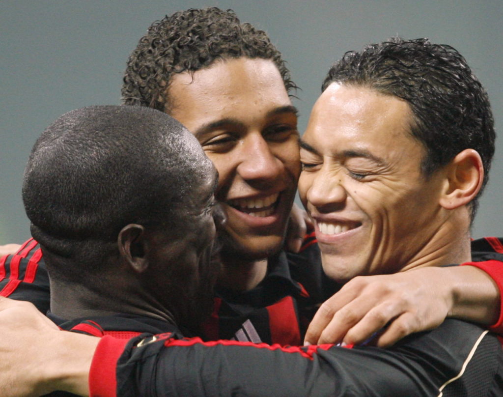 epa00897240 =French forward Willy Aubameyang (C) of AC Milan is congratulated by Suriname's midfielder Clarence Seedorf (L) and Brazilian forward Ricardo Oliveira after scoring against Juventus FC during the Luigi Berlusconi trophy soccer match in Milan's San Siro-Giuseppe Meazza stadium on Saturday 06 January 2007. The trophy is dedicated to the father of AC Milan's president and media tychoon Silvio Berlusconi. AC Milan won 3-2. EPA/DANIEL DAL ZENNARO