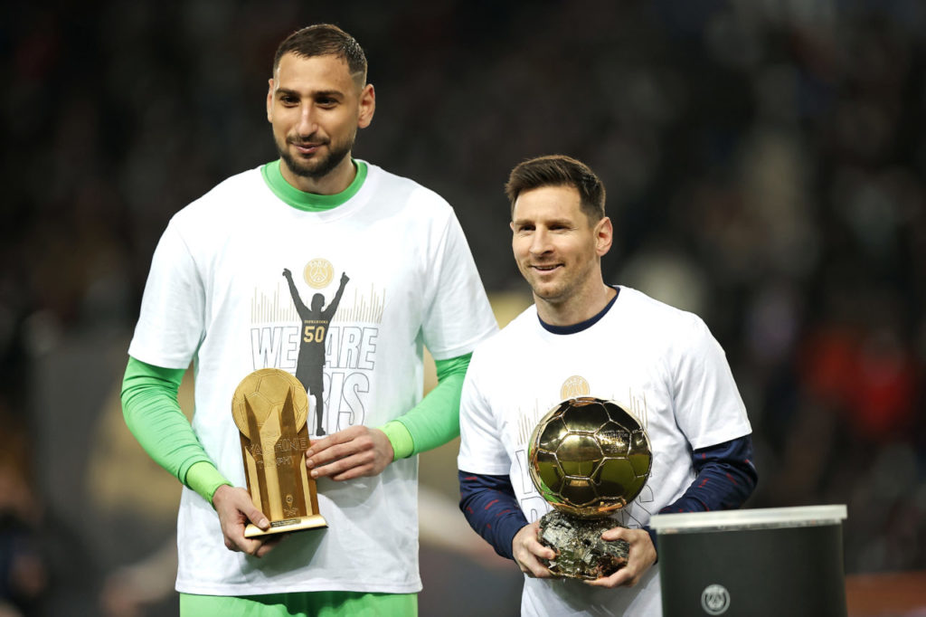 epa09615178 Paris Saint Germain goalkeeper Gianluigi Donnarumma (L) with the 2021 Yashin Trophy as best goalkeeper and and Lionel Messi (R) with his 7th Ballon d'Or trophy during a presentation at the Parc des Princes stadium before the Ligue 1 soccer match between Paris Saint-Germain (PSG) and OGC Nice in Paris, France, 01 December 2021. EPA-EFE/Ian Langsdon