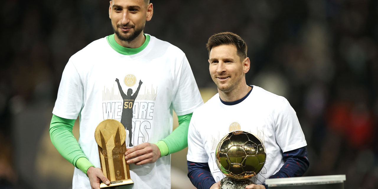 epa09615178 Paris Saint Germain goalkeeper Gianluigi Donnarumma (L) with the 2021 Yashin Trophy as best goalkeeper and and Lionel Messi (R) with his 7th Ballon d'Or trophy during a presentation at the Parc des Princes stadium before the Ligue 1 soccer match between Paris Saint-Germain (PSG) and OGC Nice in Paris, France, 01 December 2021. EPA-EFE/Ian Langsdon