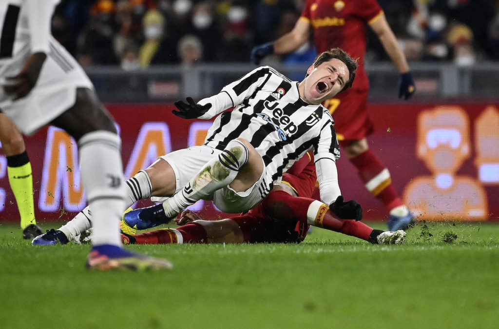 epa09677396 (FILE) - Juventus' Federico Chiesa (C) and Roma's Chris Smalling in action during the Italian Serie A soccer match between AS Roma and Juventus FC at the Olimpico stadium in Rome, Italy, 09 January 2022 (re-issued on 10 January 2022). On 10 January 2022 Juventus announced that Chiesa suffered an injury of the anterior cruciate ligament during the match against Roma. The player will need to undergo surgery in the next few days. EPA-EFE/Riccardo Antimiani