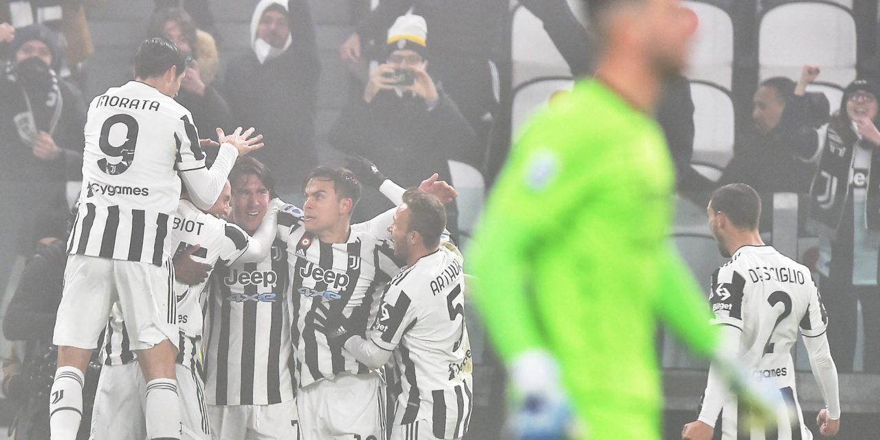 epa09733693 Juventus? Dusan Vlahovic (3-L) celebrates with his teammates after scoring the opening goal during the Italian Serie A soccer match Juventus FC vs Hellas Verona FC at the Allianz Stadium in Turin, Italy, 06 february 2022. EPA-EFE/ALESSANDRO DI MARCO