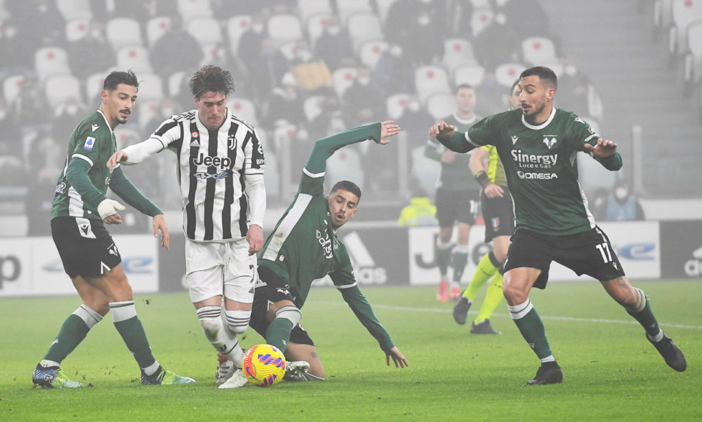 epa09733746 Juventus? Dusan Vlahovic (2-L) in action during the Italian Serie A soccer match Juventus FC vs Hellas Verona FC at the Allianz Stadium in Turin, Italy, 06 february 2022. EPA-EFE/ALESSANDRO DI MARCO