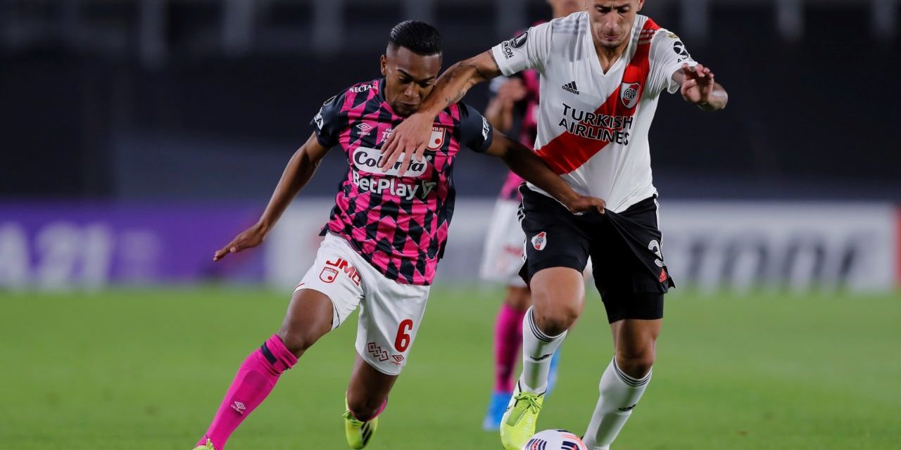 epa09214063 Fabrizio German Angileri (R) of River Plate in action against Jersson David Gonzalez Nino (L) of Santa Fe during the Copa Libertadores Group D soccer match between River Plate and Santa Fe at the Monumental Stadium, in Buenos Aires, Argentina, 19 May 2021. EPA-EFE/Juan Ignacio Roncoroni / POOL