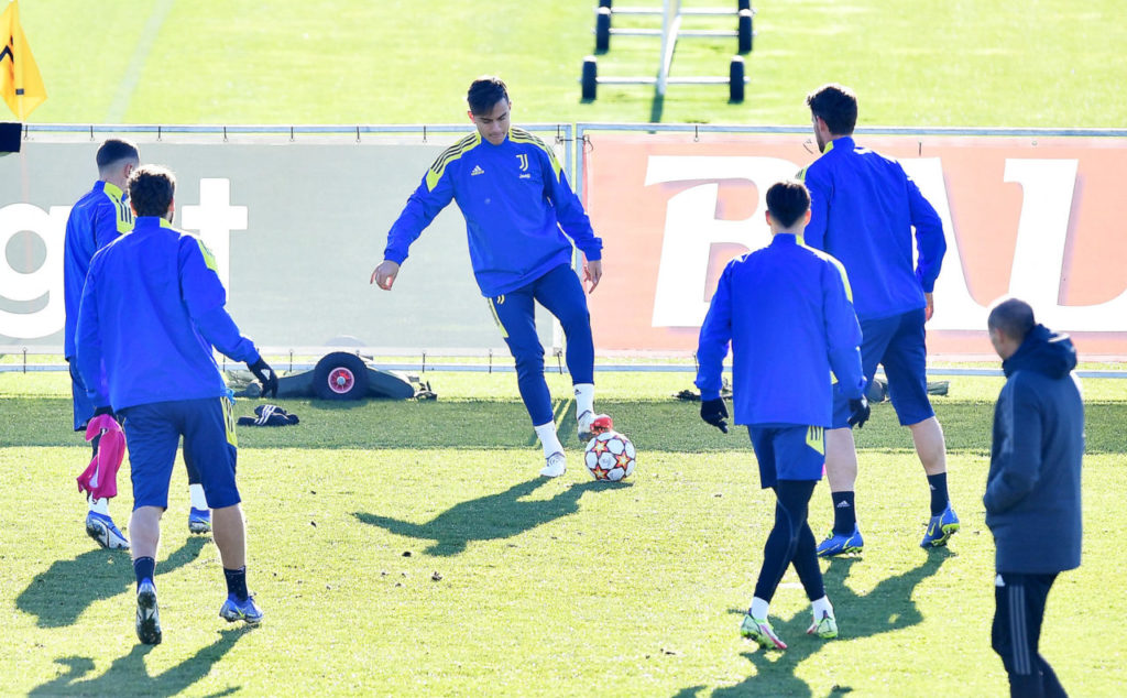 epa09627052 Juventus? Paulo Dybala during training on the eve of the UEFA Champions League match against Malmoe at the JTC Continassa in Turin, Italy, 07 December 2021. EPA-EFE/Alessandro Di Marco