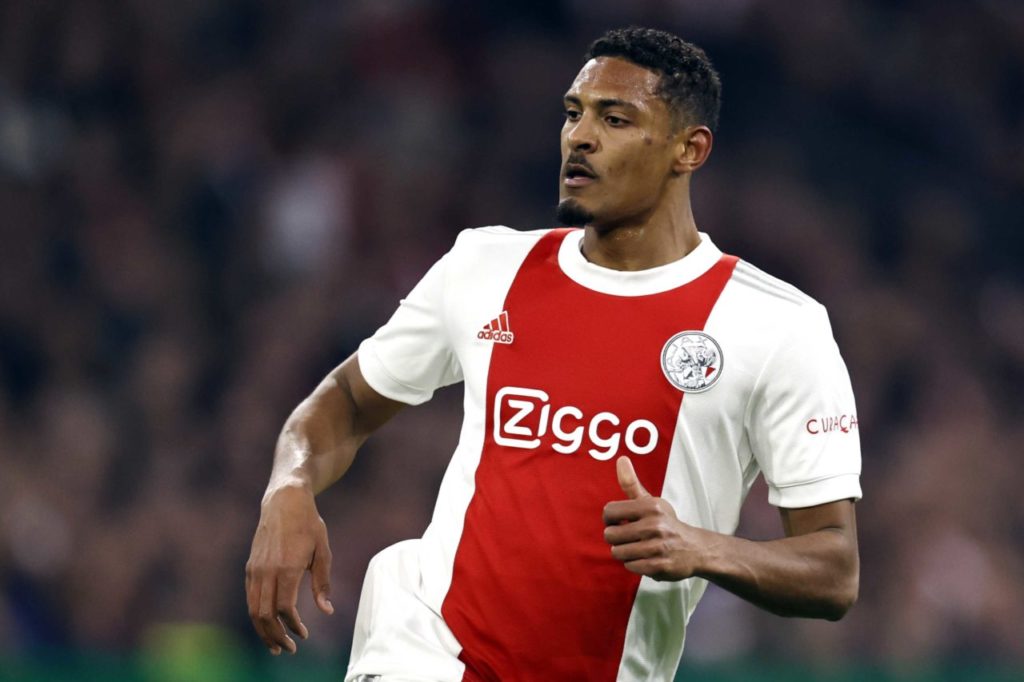epa09827420 Sebastien Haller of Ajax during the UEFA Champions League round of 16 soccer match between Ajax Amsterdam and Benfica Lisbon at the Johan Cruijff ArenA in Amsterdam, Netherlands, 15 March 2022. EPA-EFE/MAURICE VAN STEEN
