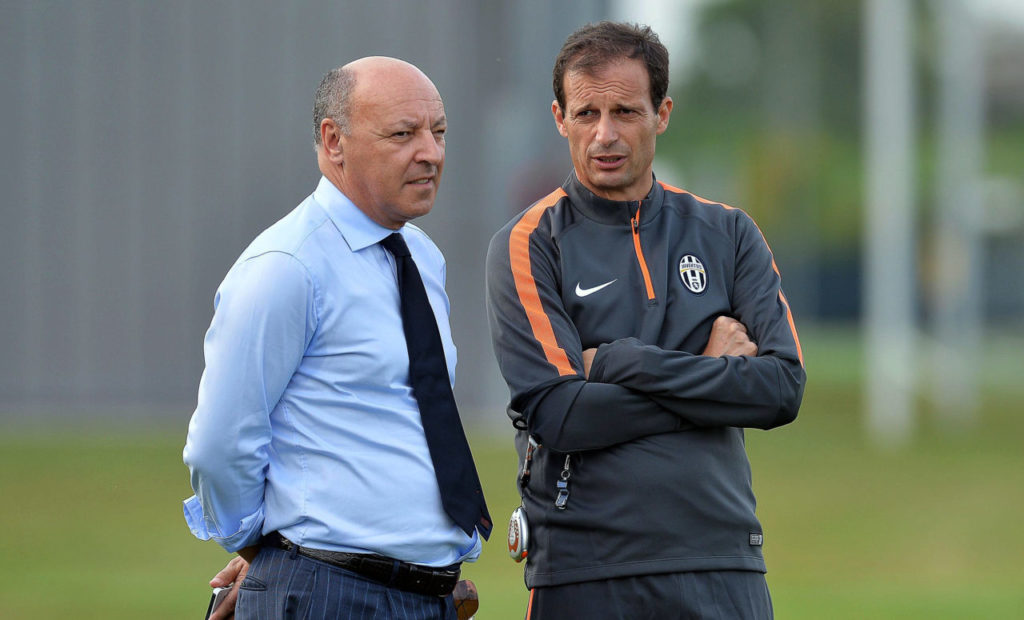 epa04401890 Juventus' head coach Massimiliano Allegri (R) talks with sporting director Giuseppe Marotta (L) during their team's training session in Turin, Italy, 15 September 2014. Juventus FC will face Malmo FF in the UEFA Champions League group A soccer match on 16 September 2014. EPA/ALESSANDRO DI MARCO