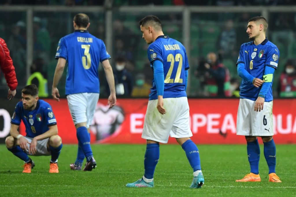 epa09847764 Italy players show their dejection at the end of the FIFA World Cup Qatar 2022 play-off qualifying soccer match between Italy and North Macedonia at the Renzo Barbera stadium in Palermo, Sicily, Italy, 24 March 2022. EPA-EFE/CARMELO IMBESI