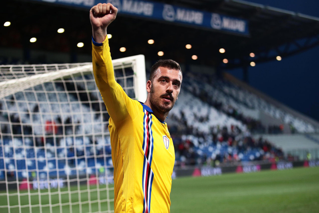 epa05269125 Sampdoria's goalkeeper Emiliano Viviano reacts after the Italian Serie A soccer match between US Sassuolo Calcio and UC Sampdoria in Reggio Emilia, Italy, 20 April 2016. The match ended 0-0. EPA/SERENA CAMPANINI