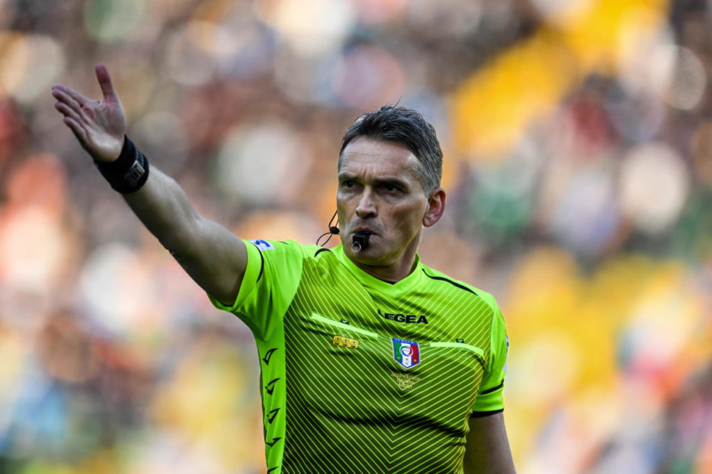 epa09803773 Referee Daniele Irrati gestures during the Italian Serie A soccer match between Udinese Calcio and UC Sampdoria in Udine, Italy, 05 March 2022. EPA-EFE/ALESSIO MARINI