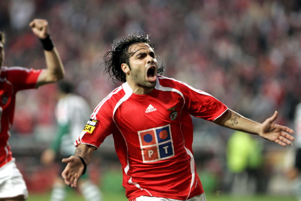 epa00995917 Benfica's Fabrizio Miccoli celebrates after scoring a goal against Sporting during their Portuguese first league soccer derby match at Luz stadium in Lisbon, Portugal, 29 April 2007. EPA/ANTONIO COTRIM