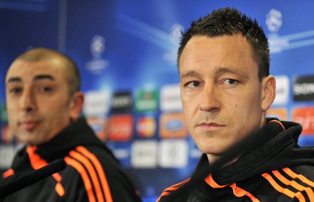 epa03143289 Chelsea FC caretaker manager Roberto Di Matteo (L) and captain John Terry (R) attend a press conference at Stamford Bridge in London, Britain, 13 March 2012. Chelsea will face SSC Napoli in the UEFA Champions League round of 16, second leg soccer match at Stamford Bridge on 14 March. EPA/ANDY RAIN