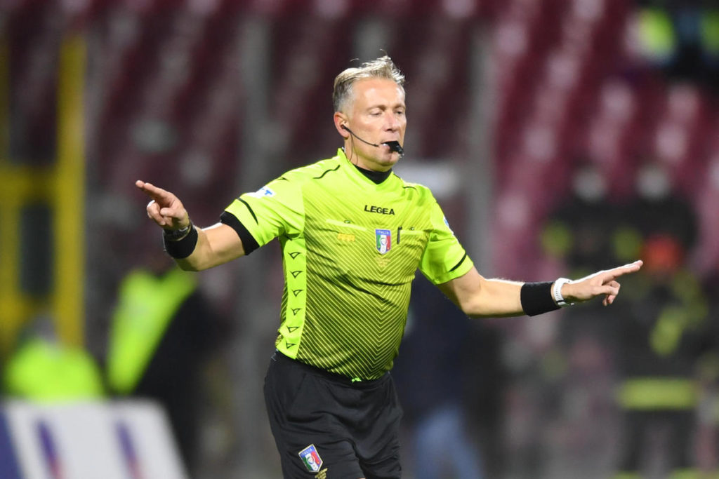 epa09736497 Referee Paolo Valeri reacts during the Italian Serie A soccer match between US Salernitana and AC Spezia at the Arechi stadium in Salerno, Italy, 07 February 2022. EPA-EFE/MASSIMO PICA