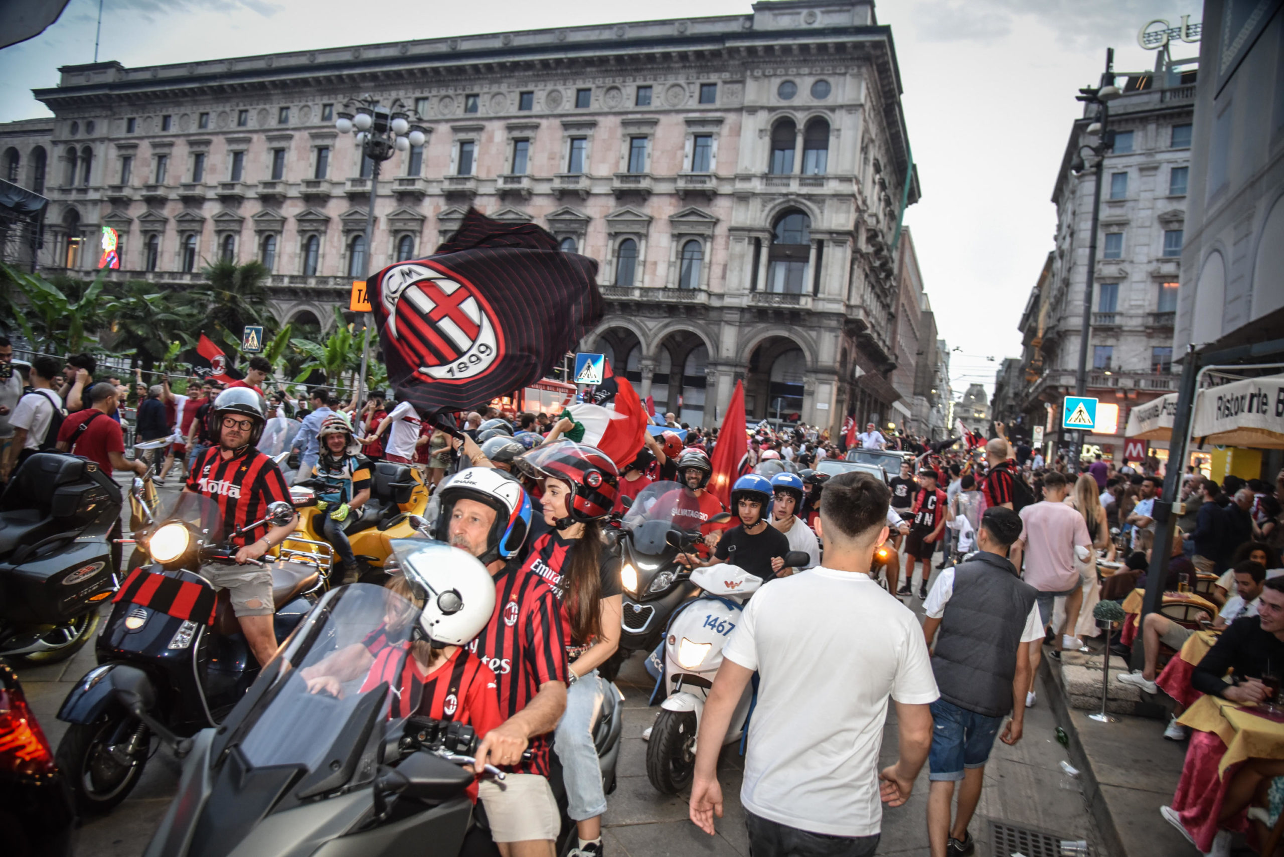 Incredible scenes after Milan win first Scudetto in a decade - Football ...