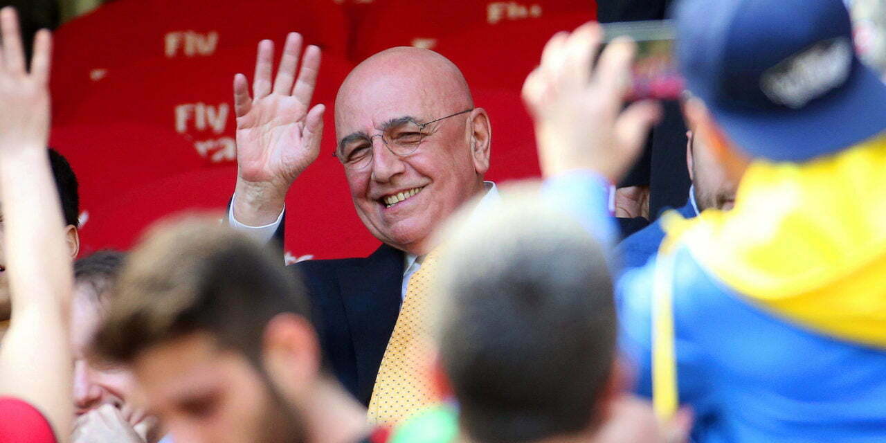 epa05923523 Former Milan CEO Adriano Galliani greets fans during the Italian Serie A soccer match between AC Milan and Empoli FC at Giuseppe Meazza stadium in Milan, Italy, 23 April 2017. EPA/MATTEO BAZZI