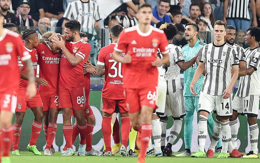epa10184686 Benfica?s players celebrate after scoring the 1-1 penalty goal in the UEFA Champions League group stage match between Juventus FC and SL Benfica at Allianz Stadium in Turin, Italy, 14 September 2022. EPA-EFE/Alessandro Di Marco