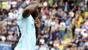 epa10587461 Inter Milan's Belgian forward Romelu Lukaku celebrates after scoring 0-1 lead during the Italian serie A soccer match Empoli FC vs FC Inter Milan at Carlo Castellani Stadium in Empoli, Italy, 23 April 2023. EPA-EFE/CLAUDIO GIOVANNINI