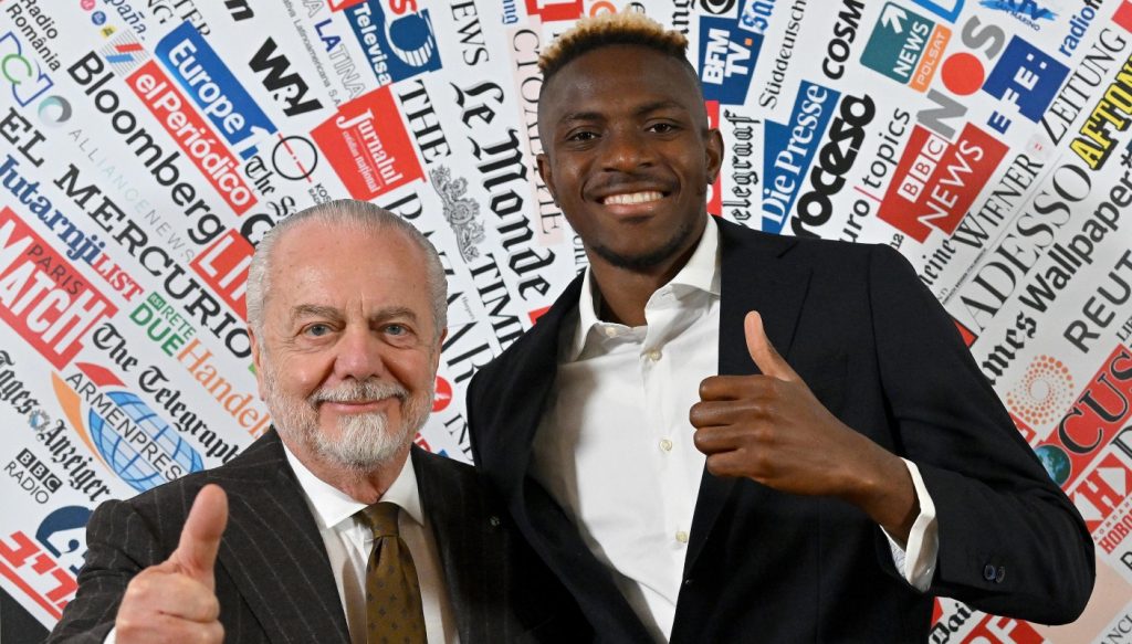 epa10506352 Napoli's president Aurelio De Laurentiis (L) and Napoli's Nigerian forward Victor Osimhen prior to be awarded as 'Best Foreign Athlete of the Year' by Italian foreign press association in Rome, Italy, 06 March 2023. EPA-EFE/ETTORE FERRARI