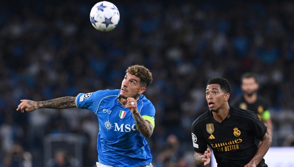epa10898480 Napoli's Giovanni Di Lorenzo (L) and Real Madrid's Jude Bellingham in action during the UEFA Champions League group C soccer match between SSC Napoli and Real Madrid, in Naples, Italy, 03 October 2023. EPA-EFE/CIRO FUSCO