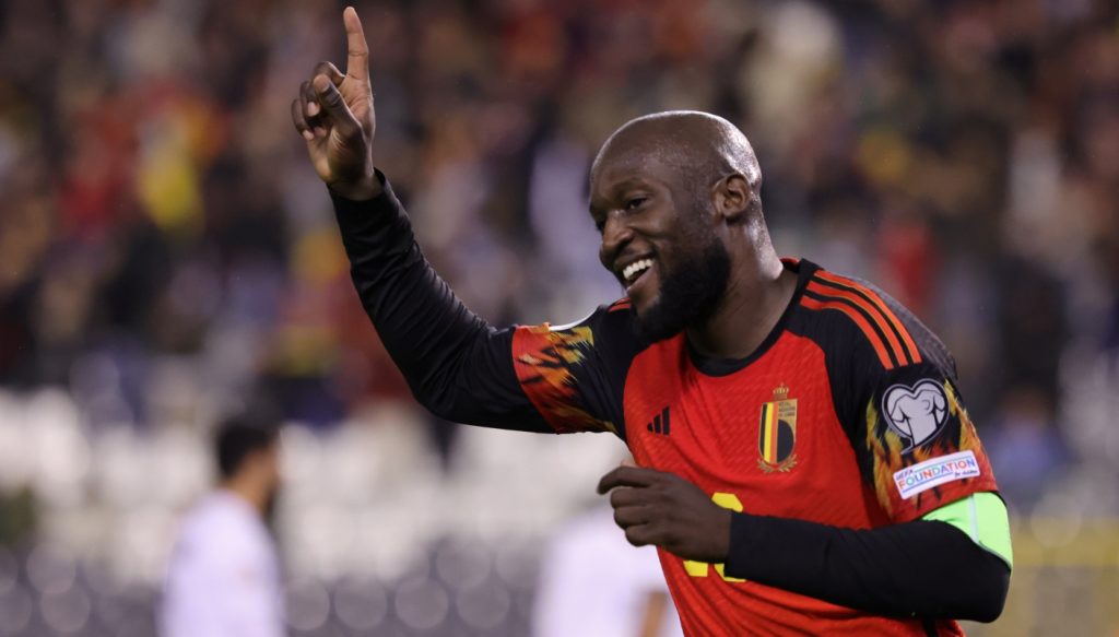 EURO 2024 epa10985042 Romelu Lukaku of Belgium celebrates after scoring his third goal in the UEFA EURO 2024 Group F qualification match between Belgium and Azerbaijan in Brussels, Belgium, 19 November 2023. EPA-EFE/OLIVIER MATTHYS